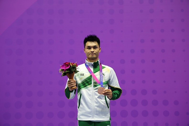 圖二 黃俊華為體育代表團增添一面銅牌