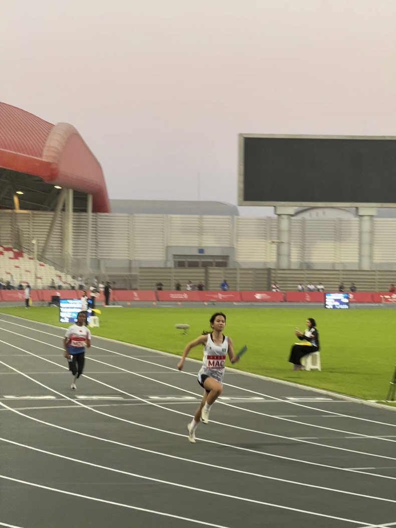 圖1 鄭子慧接棒衝刺