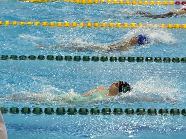 圖1 黃婉柔 女子100米仰泳初賽 圖1 黃婉柔 女子100米仰泳初賽