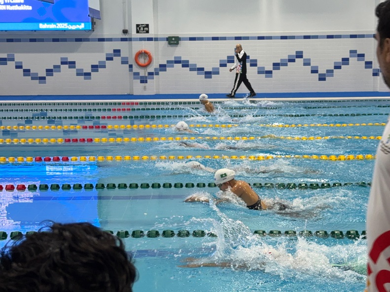 圖2 陳佩琳於50米蛙泳決賽全力衝刺 圖2 陳佩琳於50米蛙泳決賽全力衝刺